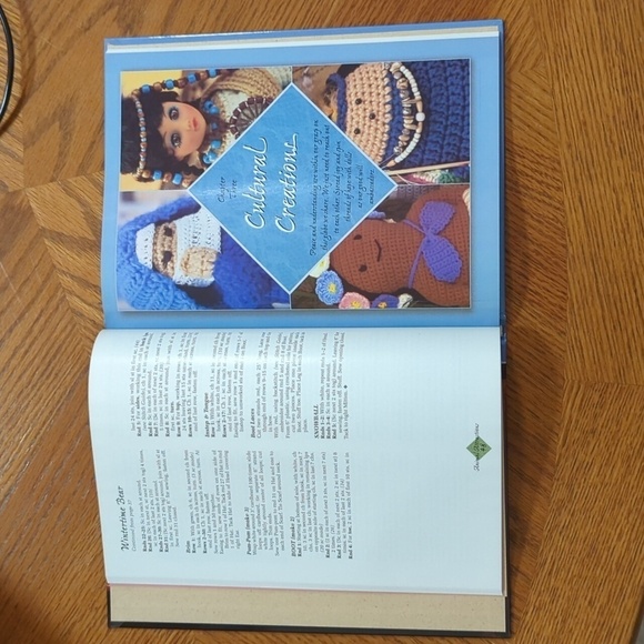 Annie's Attic, Ltd Annie's Favorite Crochet Doll Hardback Book 1997 - Picture 4 of 9